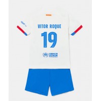 Fotbalové Dres Barcelona Vitor Roque #19 Dětské Venkovní 2023-24 Krátký Rukáv (+ trenýrky)